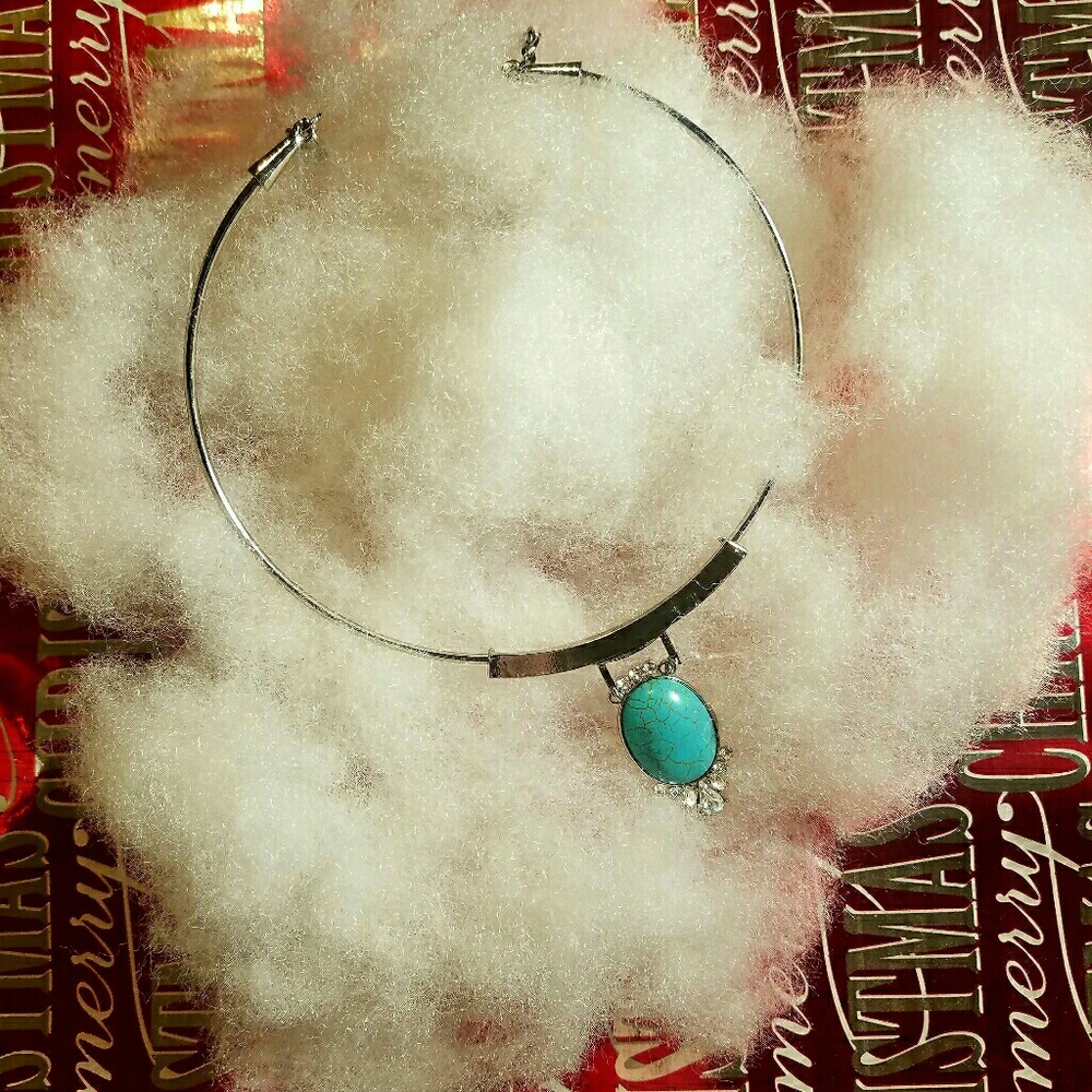 Silver round pendant necklace
